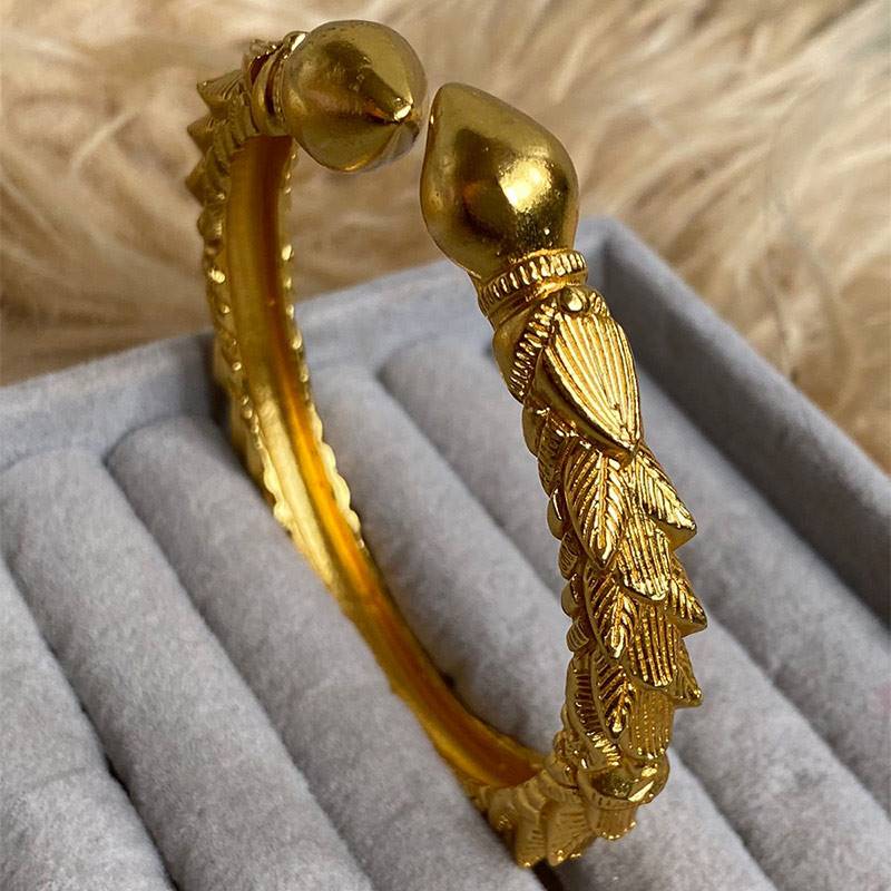 Gold-polished Kada Bala Bracelet (1 pc) by Collection de Euphoria