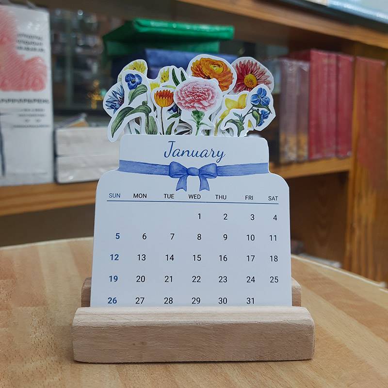 2025 Desk Calendar – Floral Design