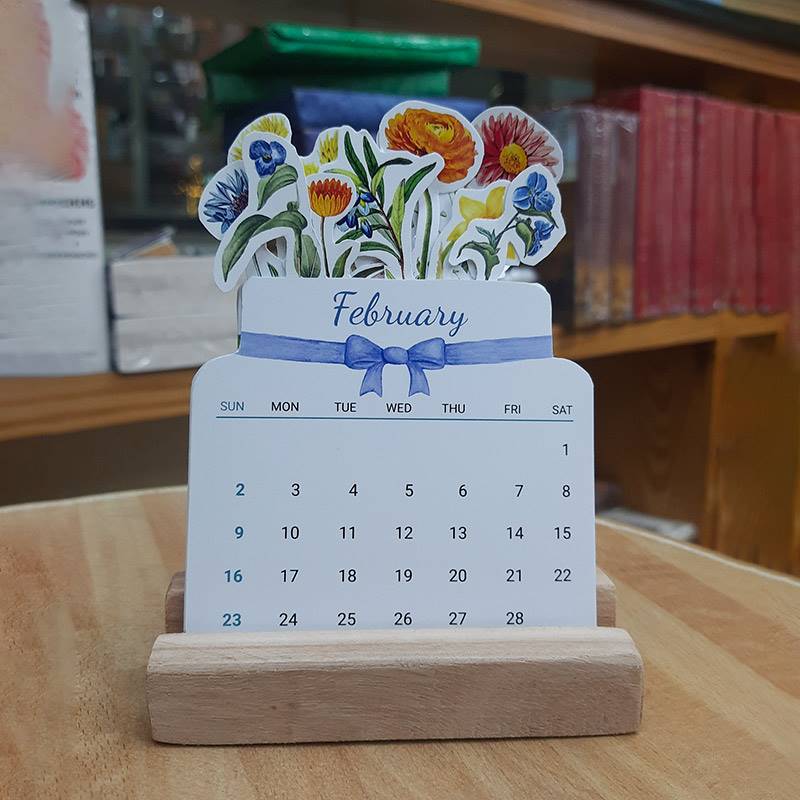 2025 Desk Calendar – Floral Design