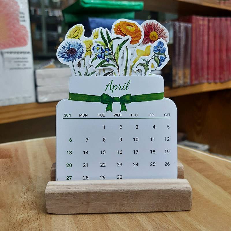 2025 Desk Calendar – Floral Design