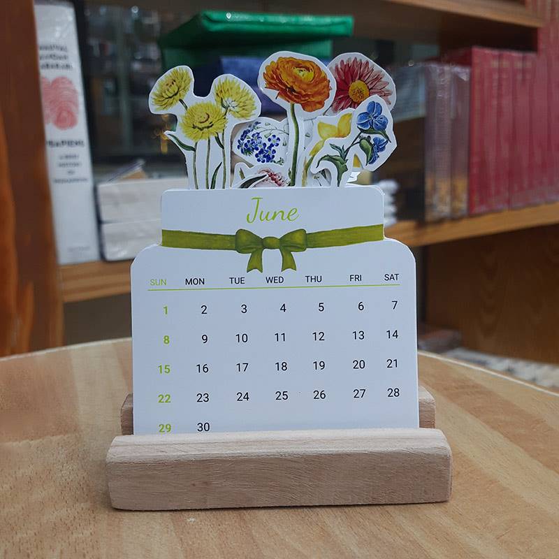 2025 Desk Calendar – Floral Design