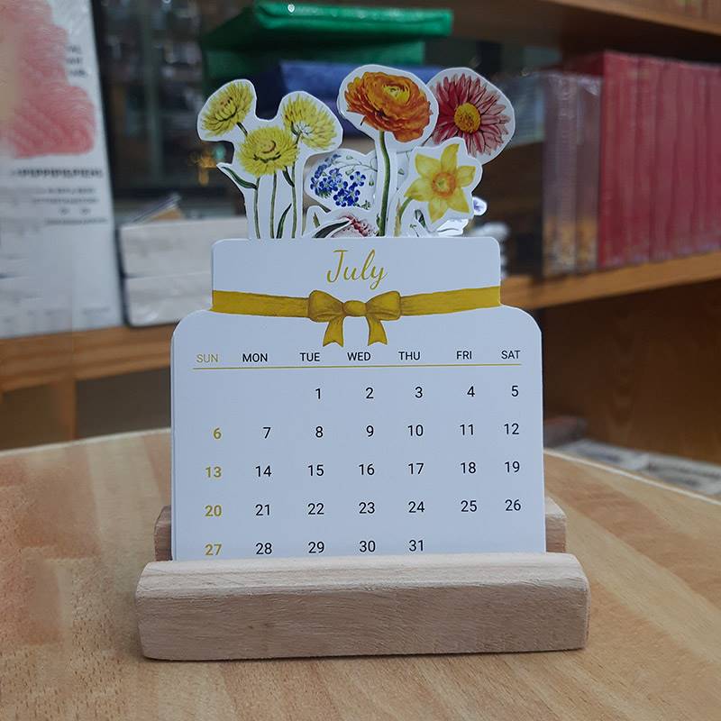 2025 Desk Calendar – Floral Design