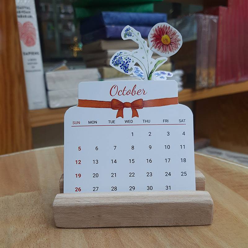 2025 Desk Calendar – Floral Design