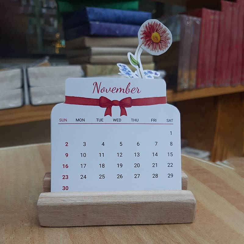 2025 Desk Calendar – Floral Design