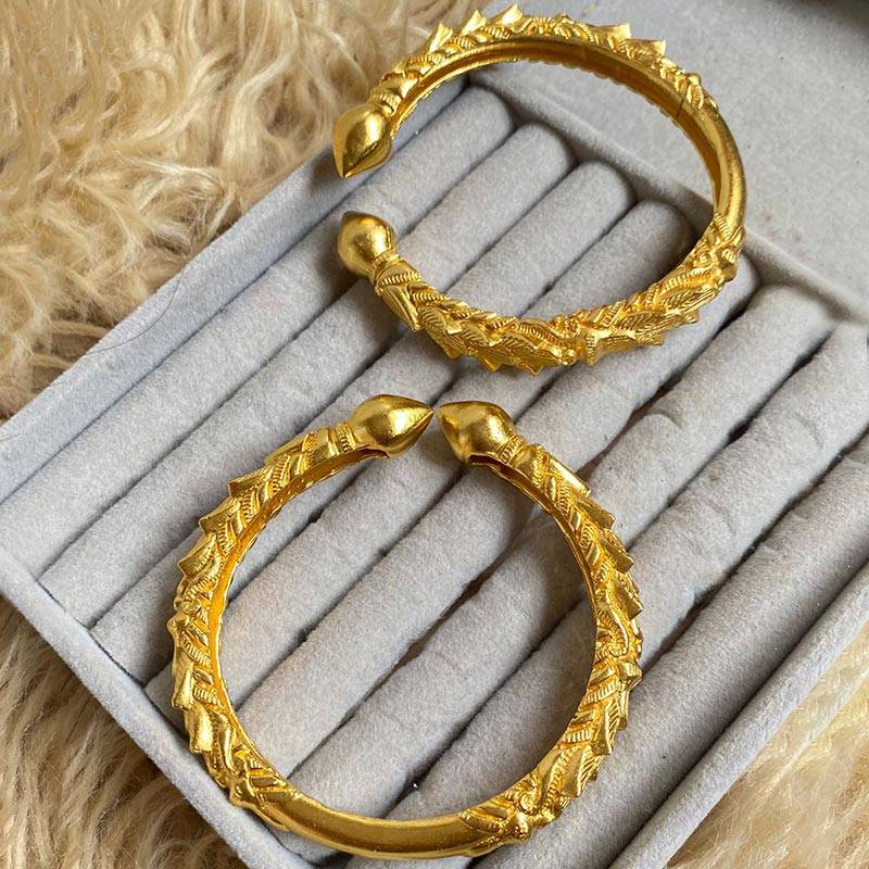 Gold-polished Kada Bala Bracelet (1 pc) by Collection de Euphoria