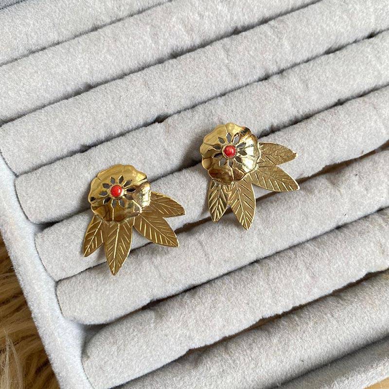 Gold-polished Laligurans Studs by Collection de Euphoria