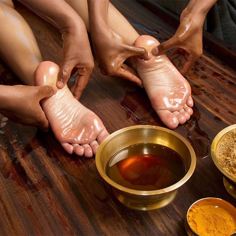 CHARAN ABHYANGA (60 MIN)