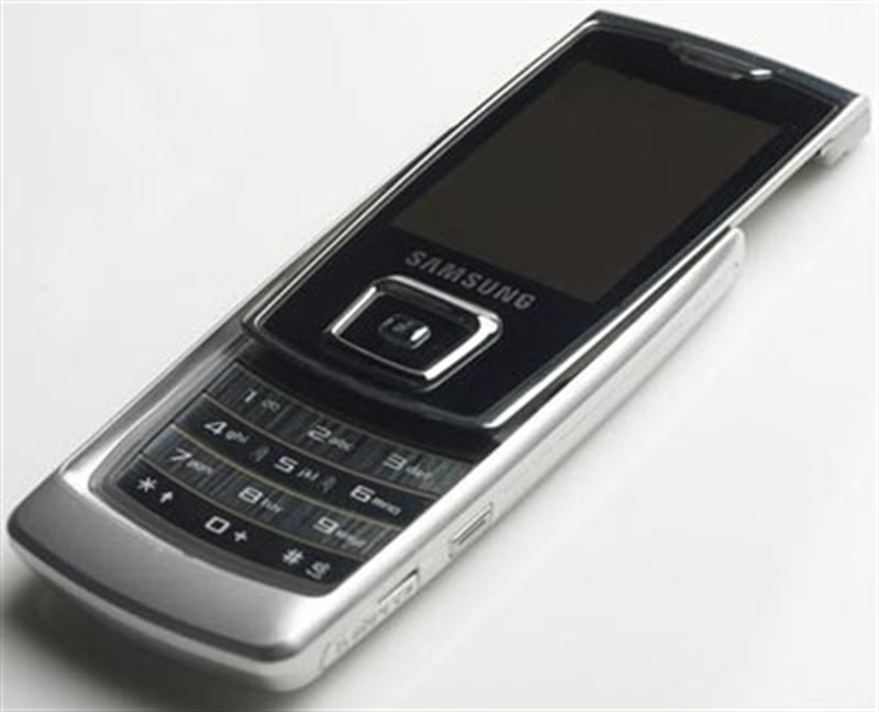 Samsung Mobile Phone E840 with FM, MP3, MMC, Screen Touch, 2MP