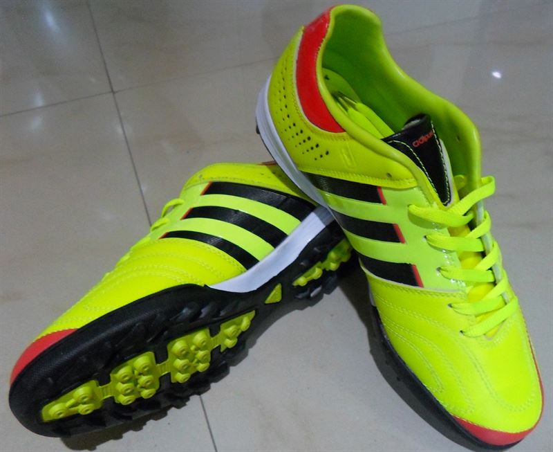 line seven futsal shoes