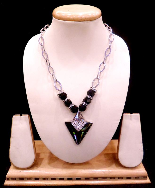 Saaki Black Stone Necklace (FJ27)