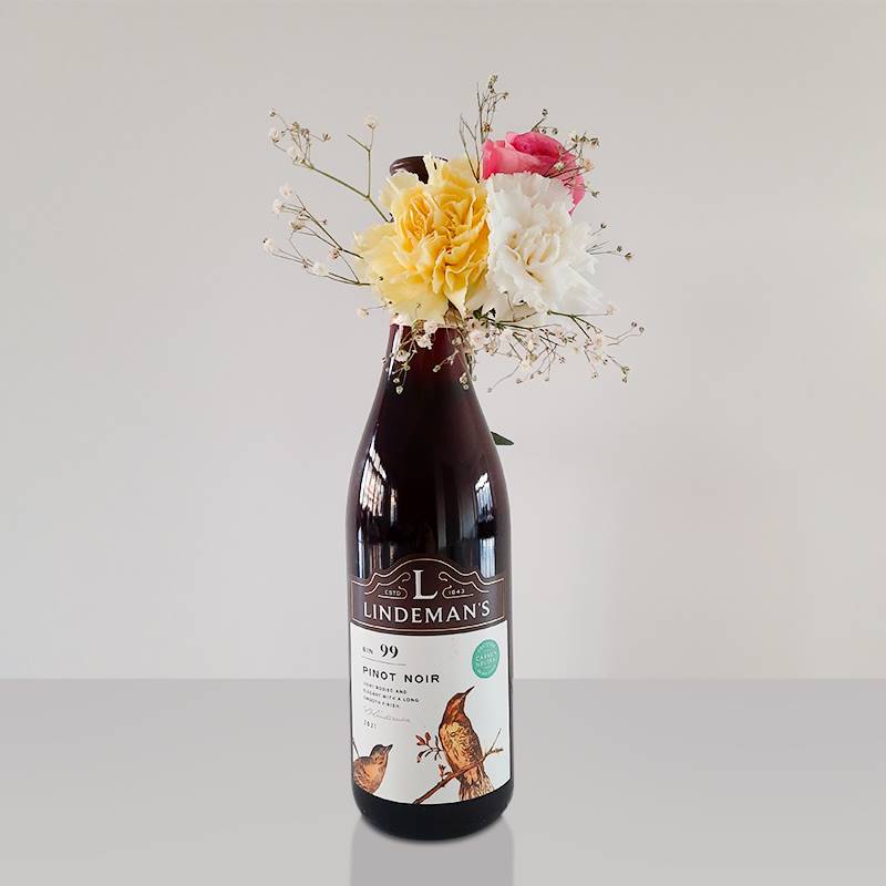 Lindeman's Bin 99 Pinot Noir Red Wine (750 ml) with Mini Floral Bouquet