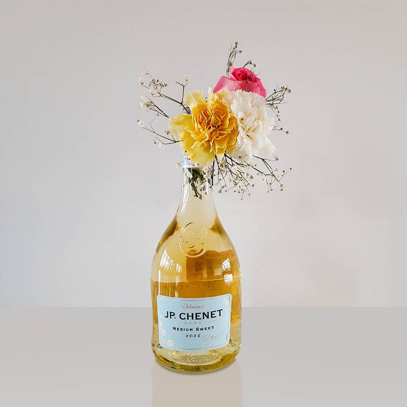 JP. Chenet Delicious Medium Sweet Moelleux Rouge White Wine (750 ml) with Mini Floral Bouquet