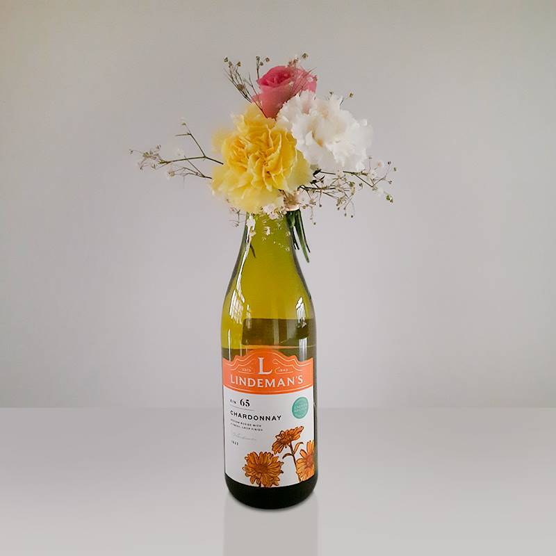 Lindeman's Bin 65 Chardonnay White Wine (750 ml) with Mini Floral Bouquet