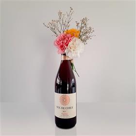 Sol De Chile Pinot Noir Red Wine (750 ml) with Mini Floral Bouquet