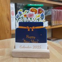 2025 Desk Calendar – Floral Design